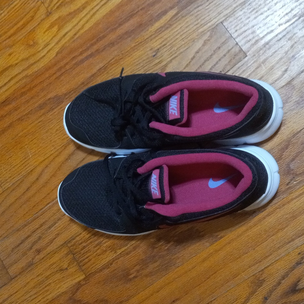 Nike Tennis Shoes Sneakers Black w/ Pink Swoosh